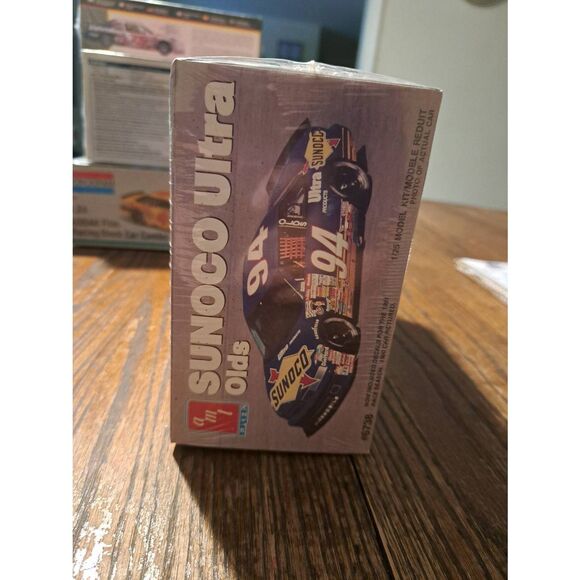 Vintage 1991 AMT Ertl NASCAR Sunoco Ultra Oldsmobile #94 Race Car Model Kit - Picture 4 of 6